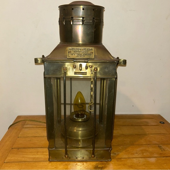 Accents | Vintage Cargo Light No 3954 Great Britain 1939 Electric